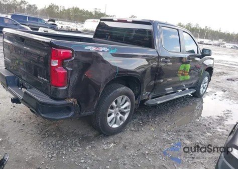 2020 Chevrolet Silverado 1500 4Wd Short Bed Custom z USA, uszkodzony, nr VIN 3GCUYBEF9LG101234